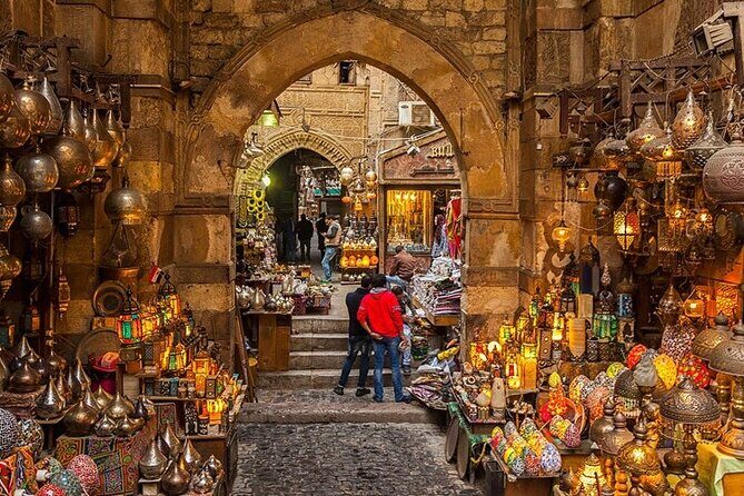 Private Day Tour Pyramids of Giza, Egyptian Museum and Bazaars - Value for Money