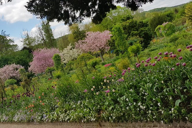 private-day-tour-to-giverny-gardens-and-rouen-from-paris