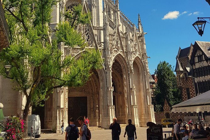 private-day-tour-to-giverny-gardens-and-rouen-from-paris