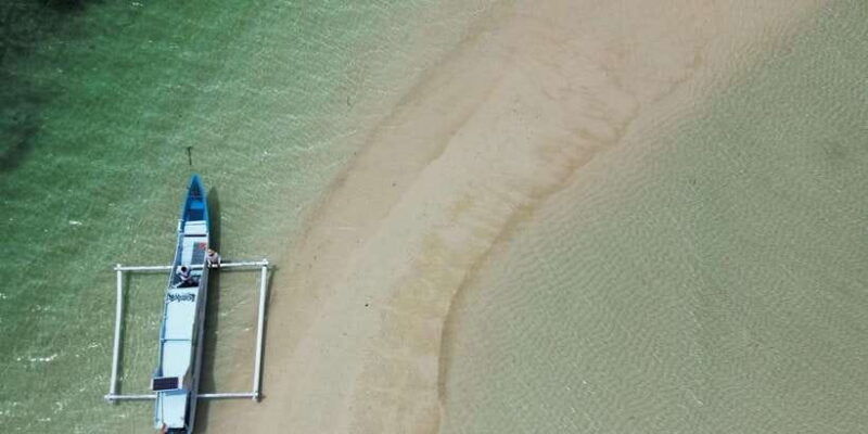 private-day-tour-to-pink-beach-sand-island-gili-petelu