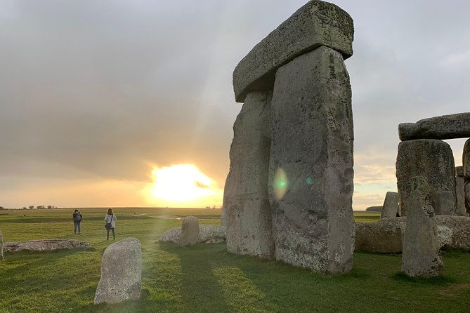 private-day-tour-to-stonehenge-bath-and-the-cotswolds