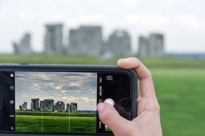 private-day-tour-to-stonehenge-bath-and-the-cotswolds