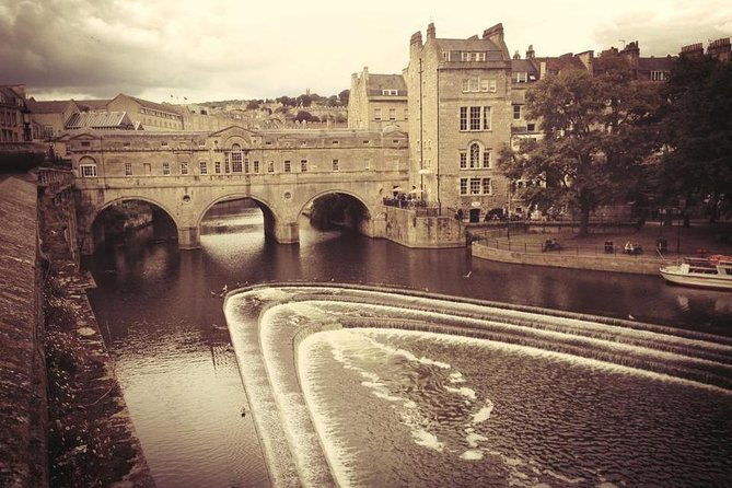 private-day-tour-to-stonehenge-bath-and-the-cotswolds