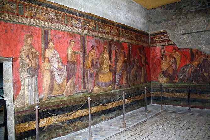 private-day-trip-from-rome-to-pompeii-with-official-guide-inside-ruins