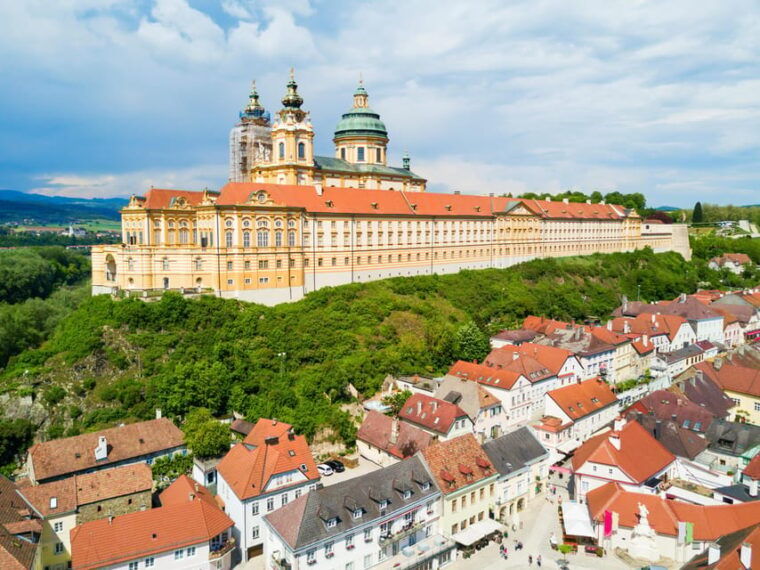 private-day-trip-from-vienna-to-hallstatt-melk-salzburg