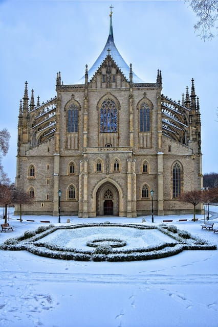 private-day-trip-prague-to-kutna-hora-bone-church-castle