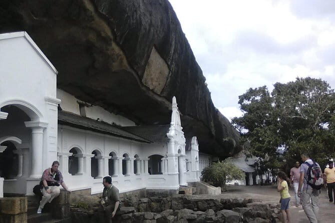 Private day trip Sigiriya, Dambulla with Kaudulla national park safari - FAQ