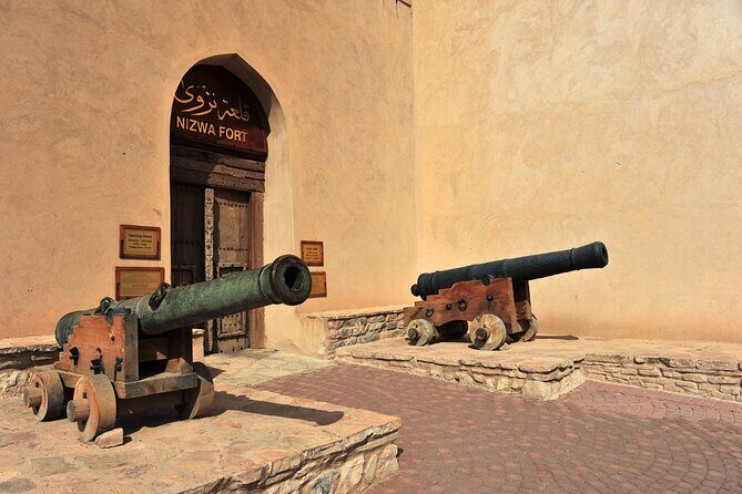Private Day Trip to Nizwa & Jabal Shams (The Grand Canyon of Oman) - Starting the Day: Nizwa Souq and Fort