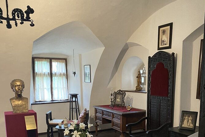 private-day-trip-to-peles-palace-draculas-castle-and-brasov