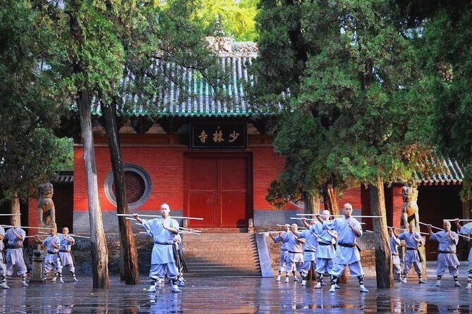 Private Day Trip to Shaolin Temple and Longmen Grottoes - Detailed Breakdown of the Itinerary