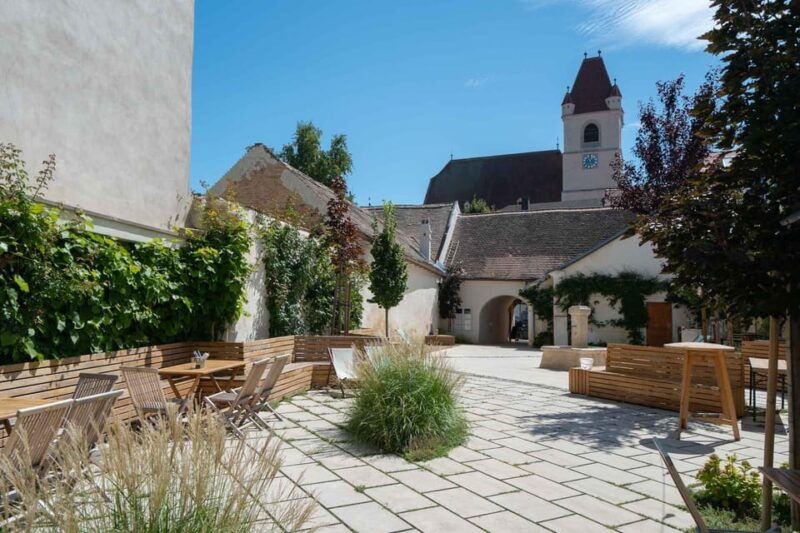private-day-trip-to-viennese-countryside-with-wine-tasting
