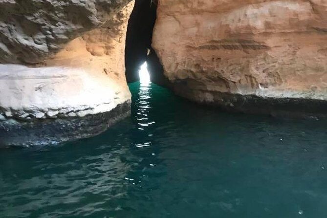 Private Day Trip to Wadi Shab & Bimmah Sinkhole Price Up To 5 Persons - Practical Tips for the Tour