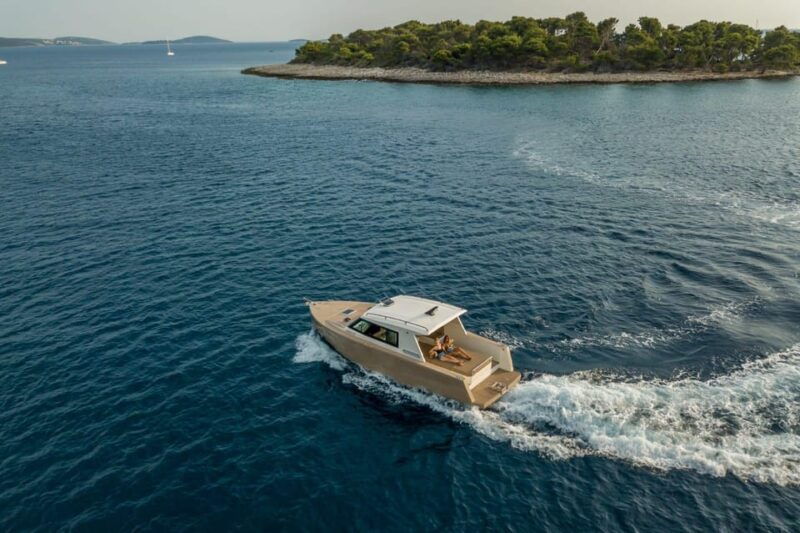 private-day-with-our-lux-speedboat-5-star-enjoyment