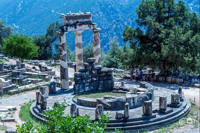 private-delphi-and-hosios-loukas-monastery-great-lunch-and-drinks-included