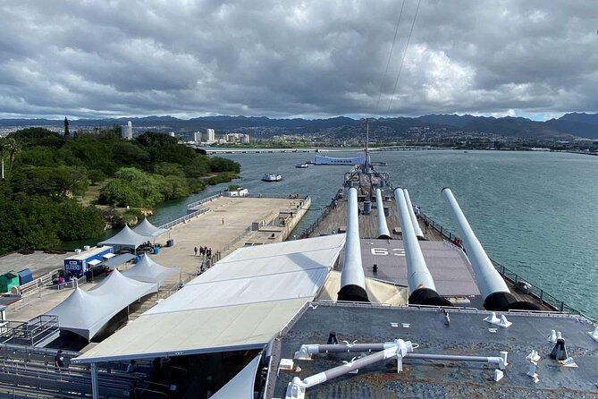 private-deluxe-arizona-memorial-and-uss-missouri-battleship-tour