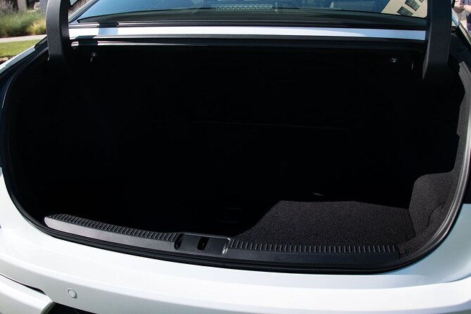 private-departure-from-tokyo-city-to-narita-airport-nrt-by-sedan