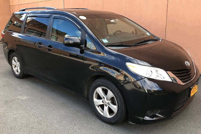 private-departure-transfer-brooklyn-to-nyc-airports-jfk-lga-ewr-2