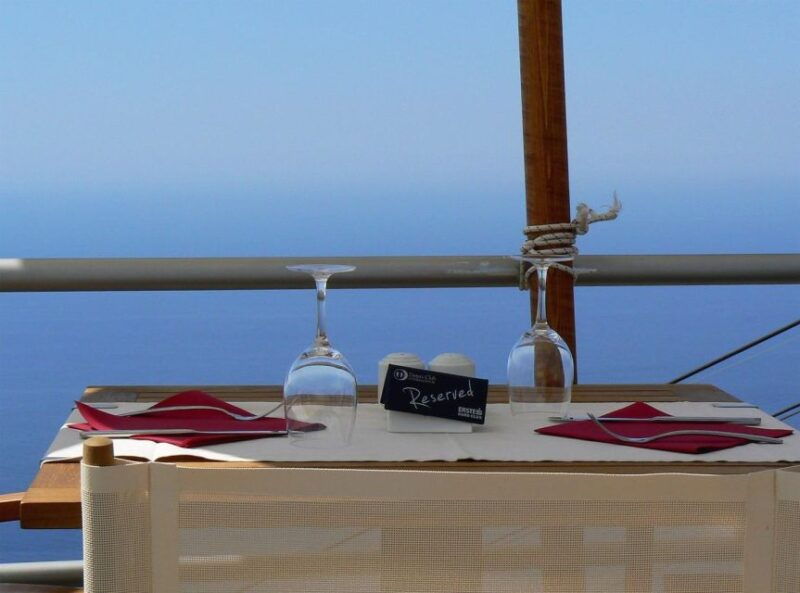private-dinner-on-a-sailboat-in-taormina
