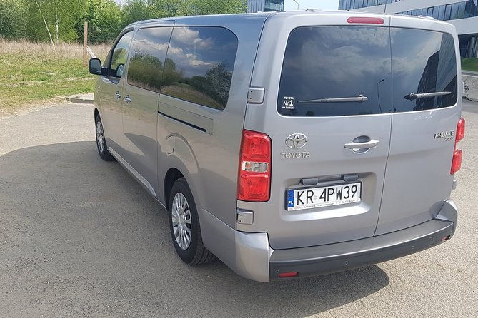 private-door-to-door-transfer-from-krakow-to-prague