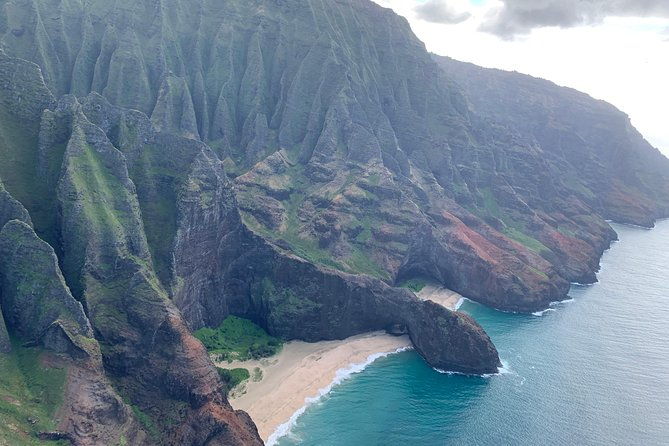 private-doors-off-kauai-helicopter-ultimate-waterfalls-canyons