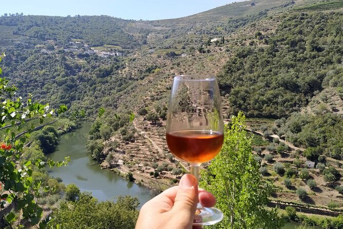 private-douro-valley-all-inclusive-tastings-lunch-boat
