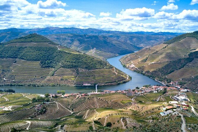 private-douro-valley-tour-boutique-winerie-river-cruise
