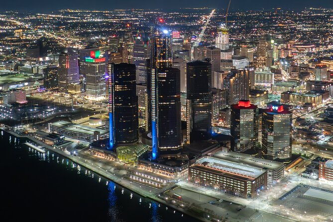 private-downtown-detroit-helicopter-ride