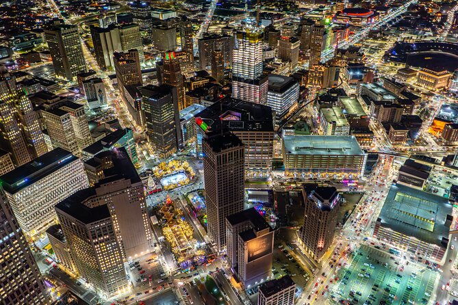 private-downtown-detroit-helicopter-ride