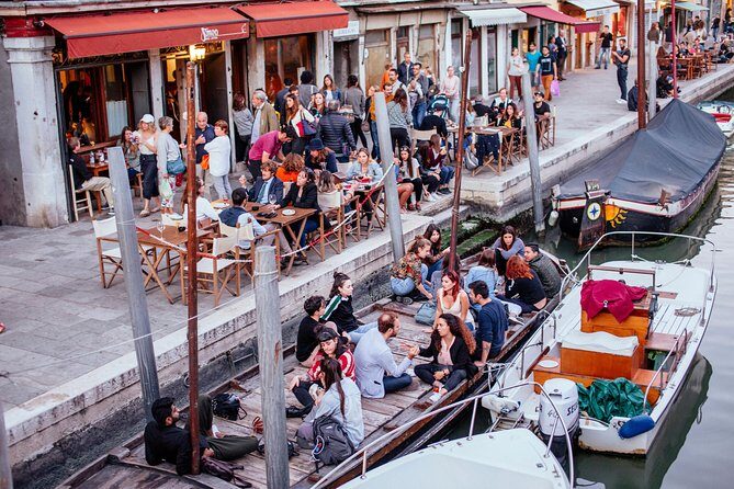 Private Drinks & Bites in Cannaregio Tour - The Role of the Guide