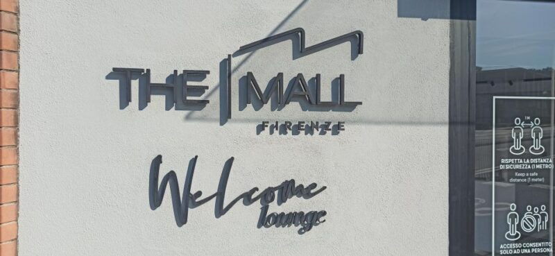 private-driver-for-shopping-to-the-mall-and-prada-outlet