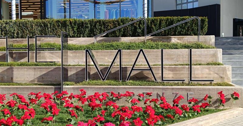 private-driver-for-shopping-to-the-mall-and-prada-outlet