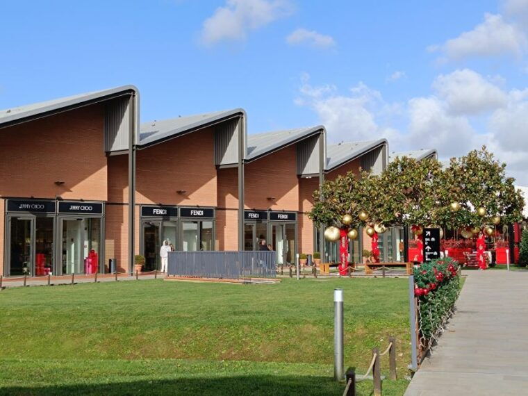 private-driver-for-shopping-to-the-mall-and-prada-outlet