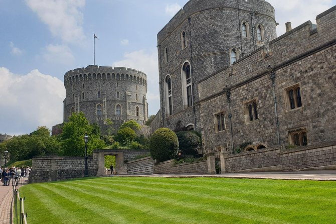 private-driver-guided-tours-windsor-castle-stonehenge-2