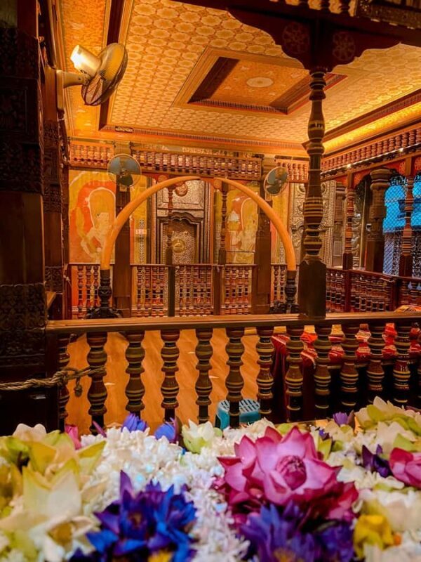 Private Driver: Kelaniya Temple & River View Scenic Ride - Key Points