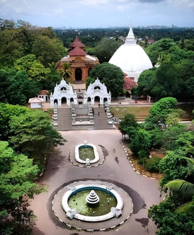 Private Driver: Kelaniya Temple & River View Scenic Ride - Authentic Sri Lankan Lunch