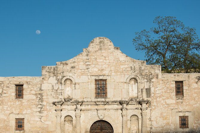 private-drunk-history-tour-featuring-texas-oldest-hotel-saloon