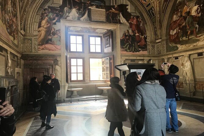 private-early-morning-express-tour-sistine-chapel-raphael-rooms