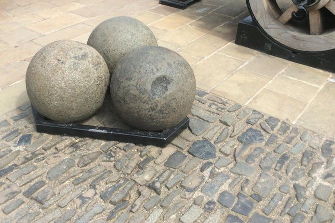 private-edinburgh-castle-tour-2