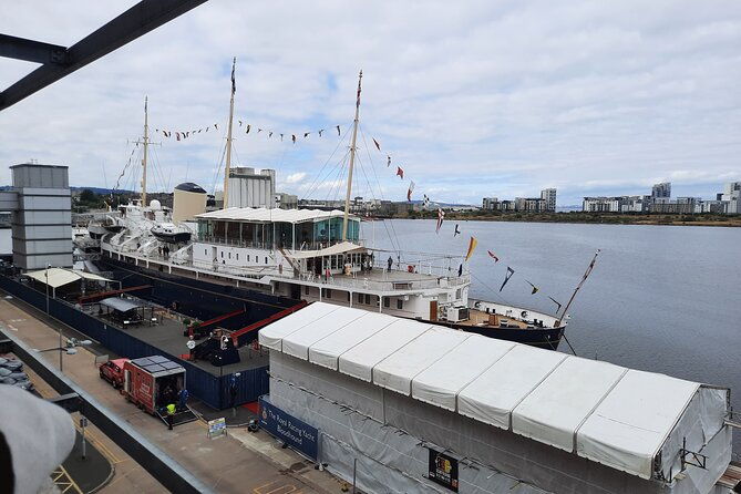 private-edinburgh-city-4-hour-guided-tour-in-a-luxury-levc-txe-2