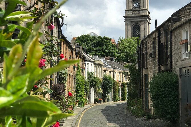 private-edinburgh-city-4-hour-guided-tour-in-a-luxury-levc-txe-2