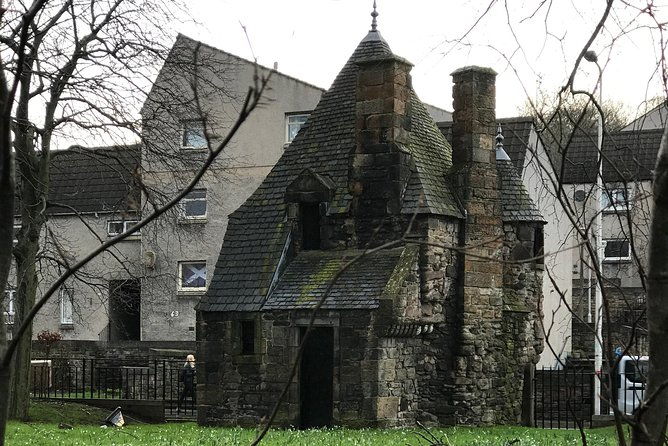 private-edinburgh-full-day-guided-tour-in-a-luxury-levc-txe-2