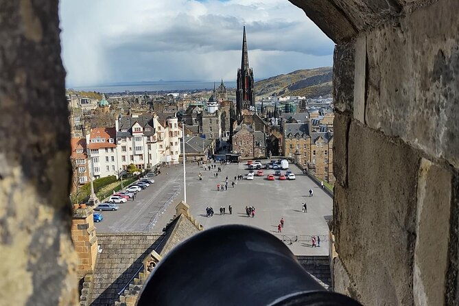 private-edinburgh-full-day-guided-tour-in-a-luxury-levc-txe-2