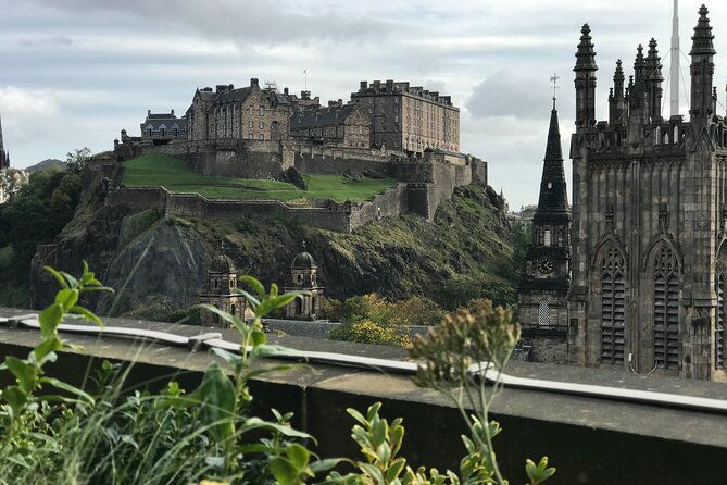 private-edinburgh-full-day-guided-tour-in-a-luxury-levc-txe