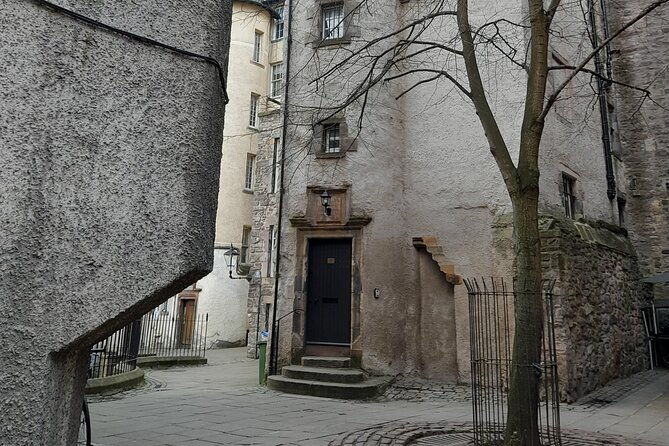 private-edinburgh-old-town-and-royal-mile-walking-tour