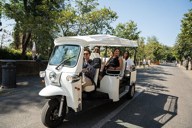 private-electric-tuktuk-tour-of-rome-with-prosecco-and-pickup