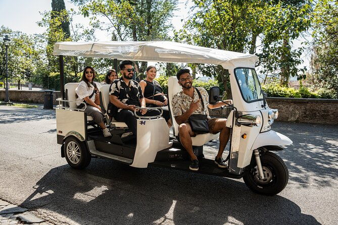 private-electric-tuktuk-tour-of-rome-with-prosecco-and-pickup