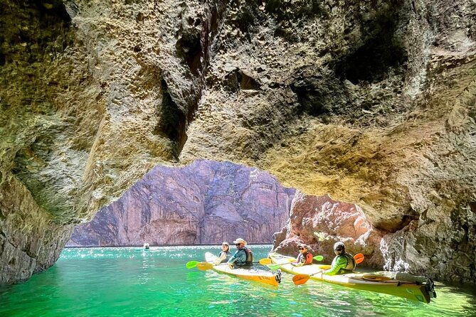 private-emerald-cave-kayak-tour-in-las-vegas