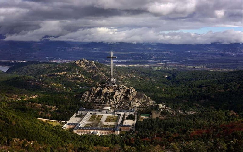 Private Escorial and Valley Tour with driver - Key Points