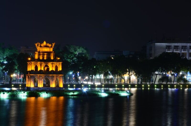 private-evening-cyclo-tour-with-water-puppet-show