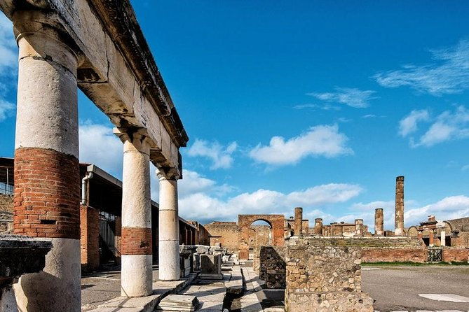 private-exclusive-vip-tour-of-positano-pompeii-mount-vesuvius